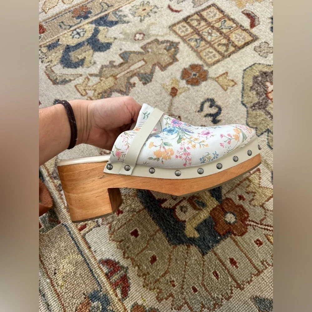 Free People Floral Ivory Clogs sz 39